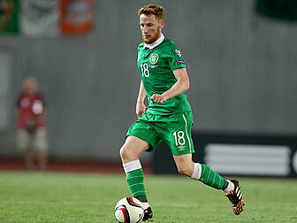 Stephen Quinn signs for Readin...